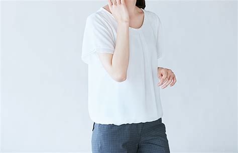 服透ける|白いブラウスやカットソーを着た際にインナーが透けてしまうと。